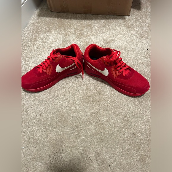 size 7 red nike sneakers! - Picture 4 of 4